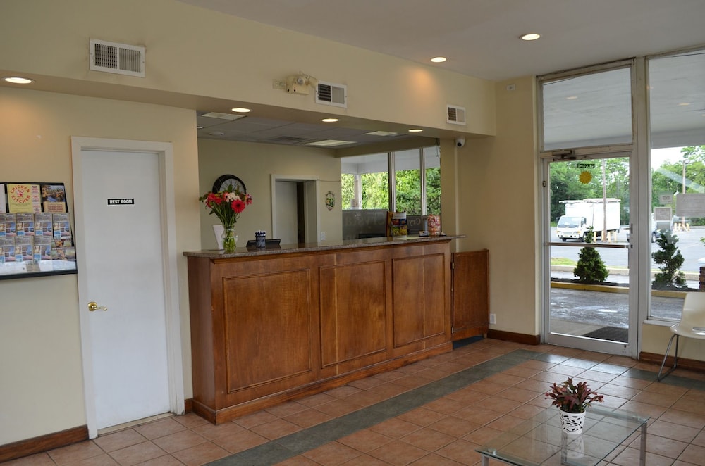 Crystal Inn Eatontown 9/41