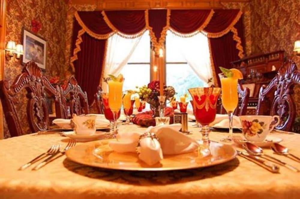 Alexander Mansion Historic Bed and Breakfast 37/48