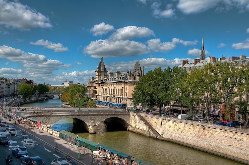 Rives de Notre Dame 74/83