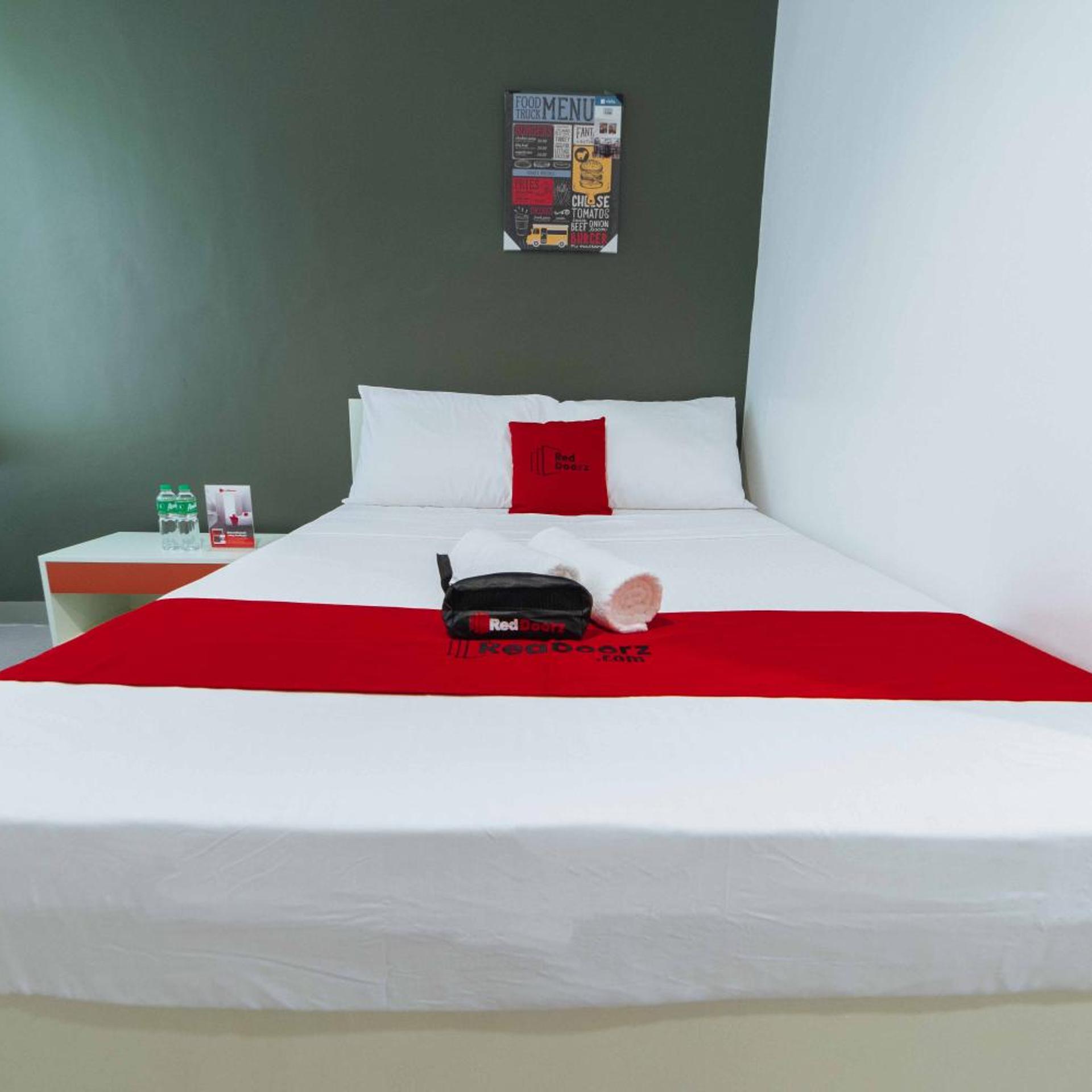 Reddoorz Plus Roxas St. Davao 20/49