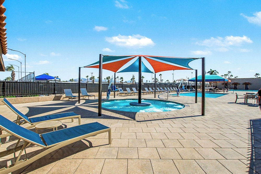 Voyager Resort Inn 40/41