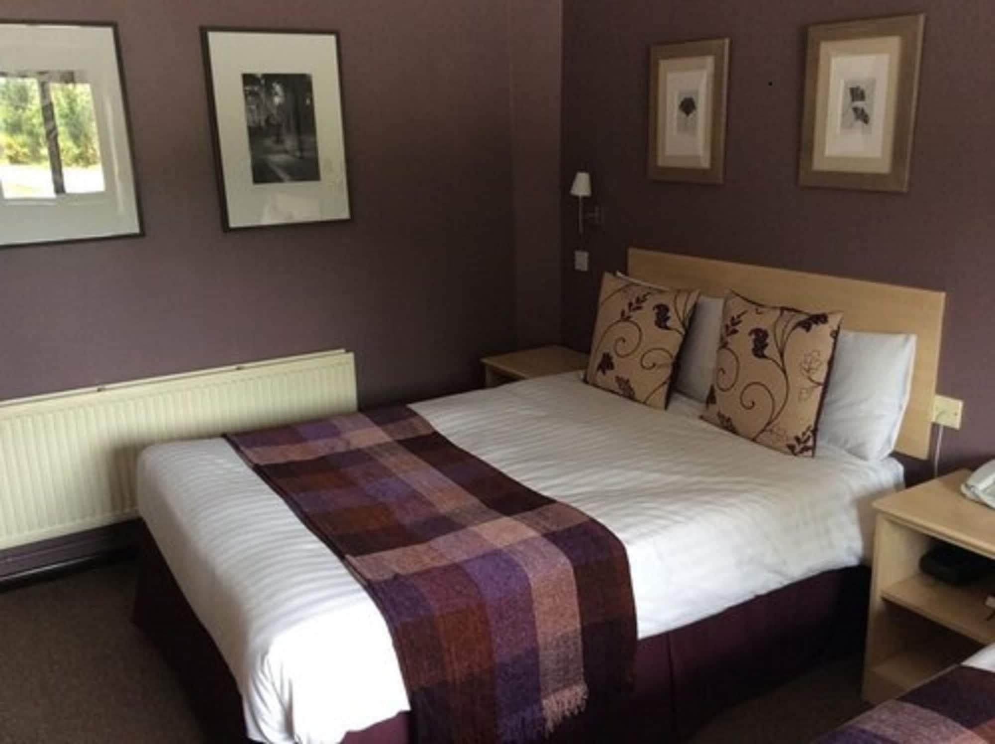 ROOM, DOUBLE BED