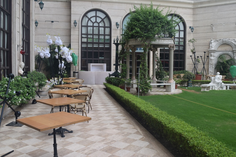 The Royal Plaza New Delhi 45/50
