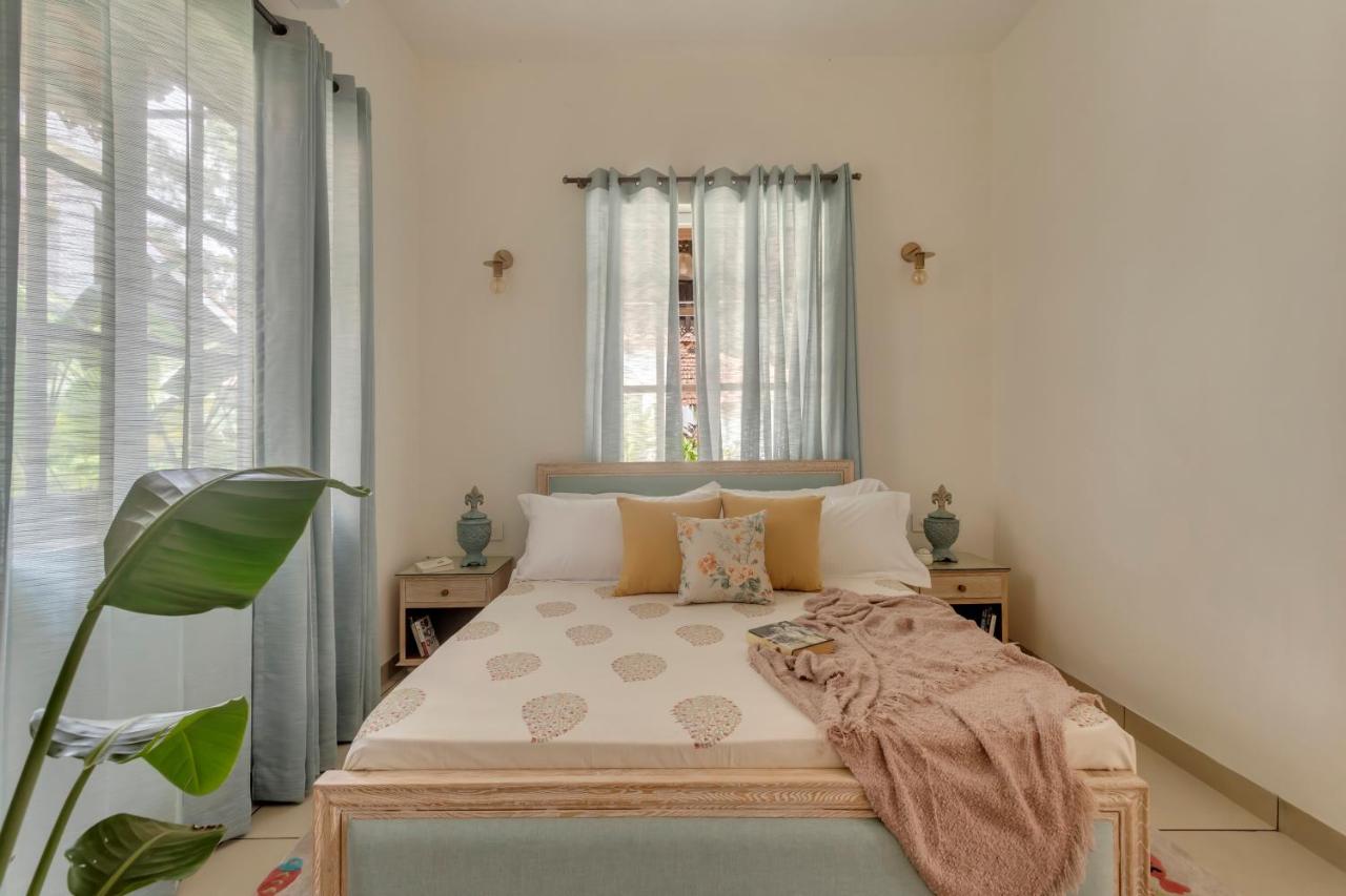 ELIVAAS 4 BHK with Pvt pool and Bar PinkSky 25/56