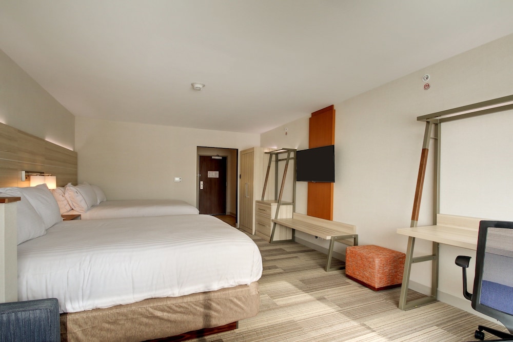 Holiday Inn Express & Suites GALESBURG 27/61