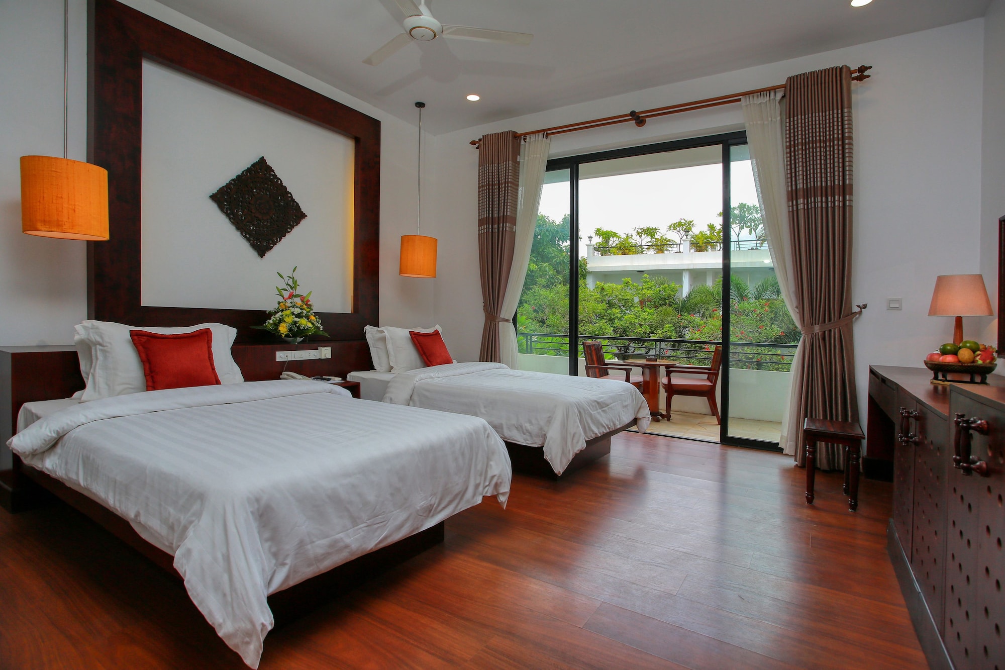 LANDMARK, TWIN BEDS, GARDEN AND POOL VIEW, BALCONY