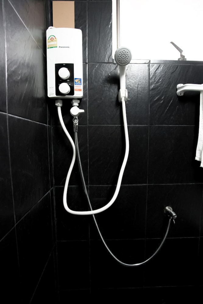 RoomQuest Ratchada AI Serviced Residence 14/35