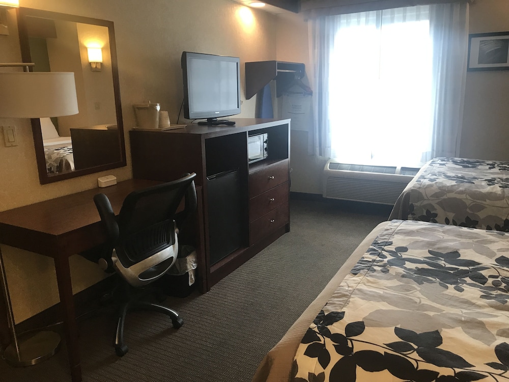 Baymont By Wyndham Flat Rock 38/49