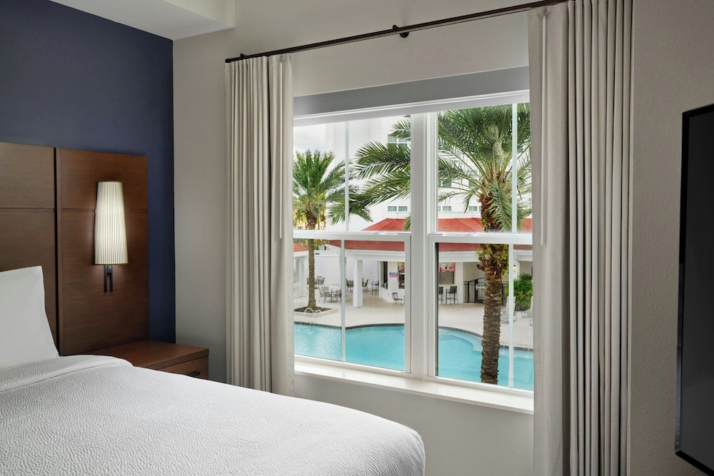 Residence Inn by Marriott Orlando at Flamingo Crossings Town Center 11/45