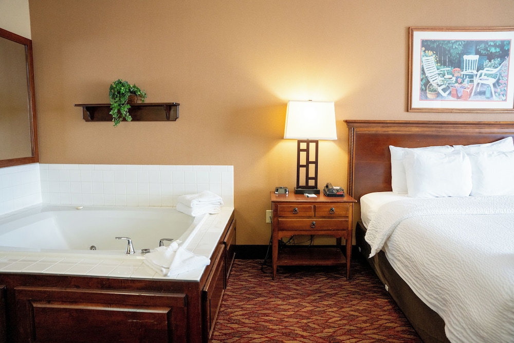 Coshocton Village Inn and Suites 26/68