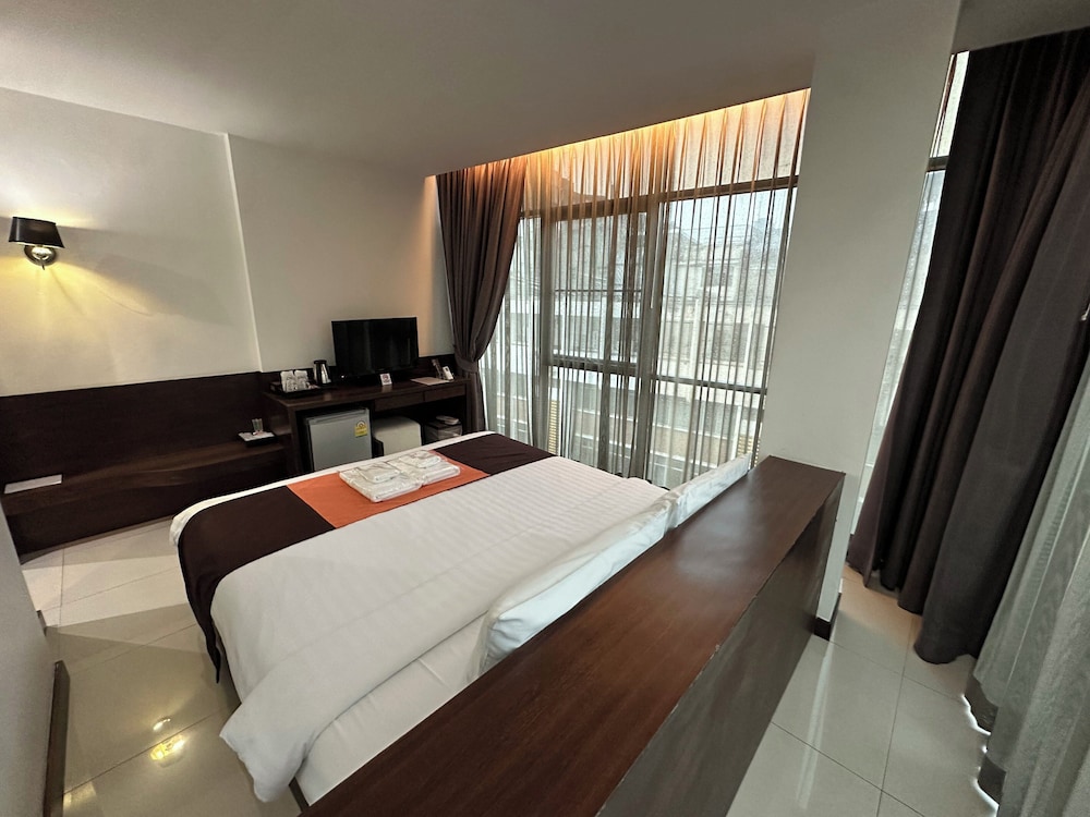Collection O The Bangkok Airport Link Suite 28/56