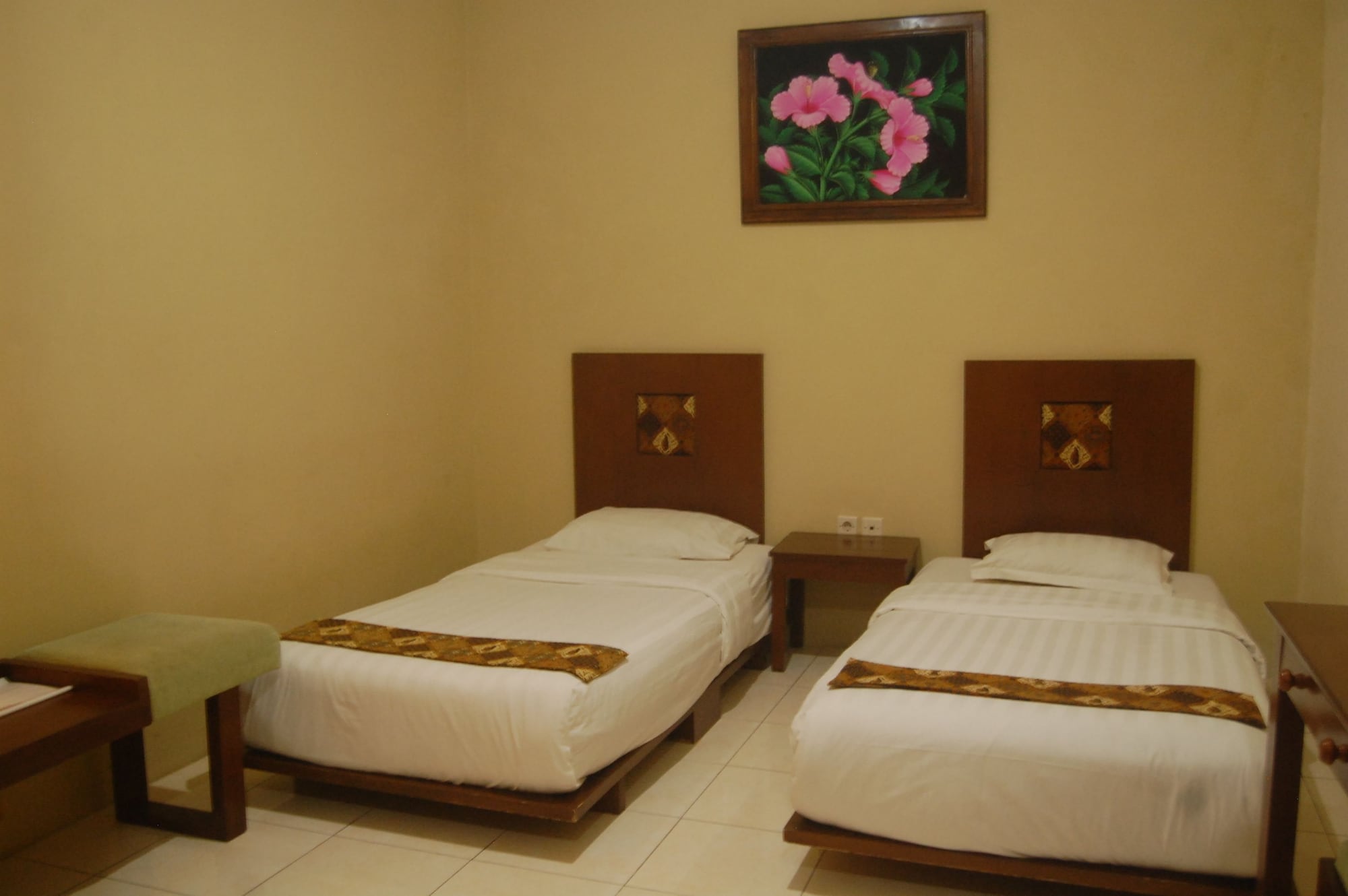 SUPERIOR, TWIN BEDS