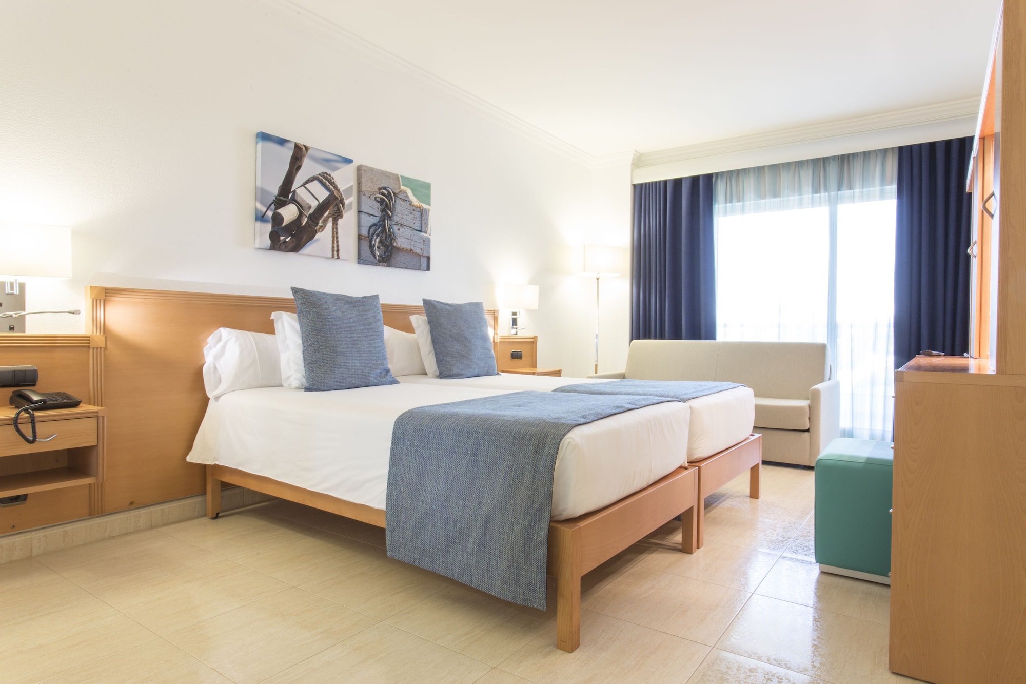 Lifestyle, Twin Beds