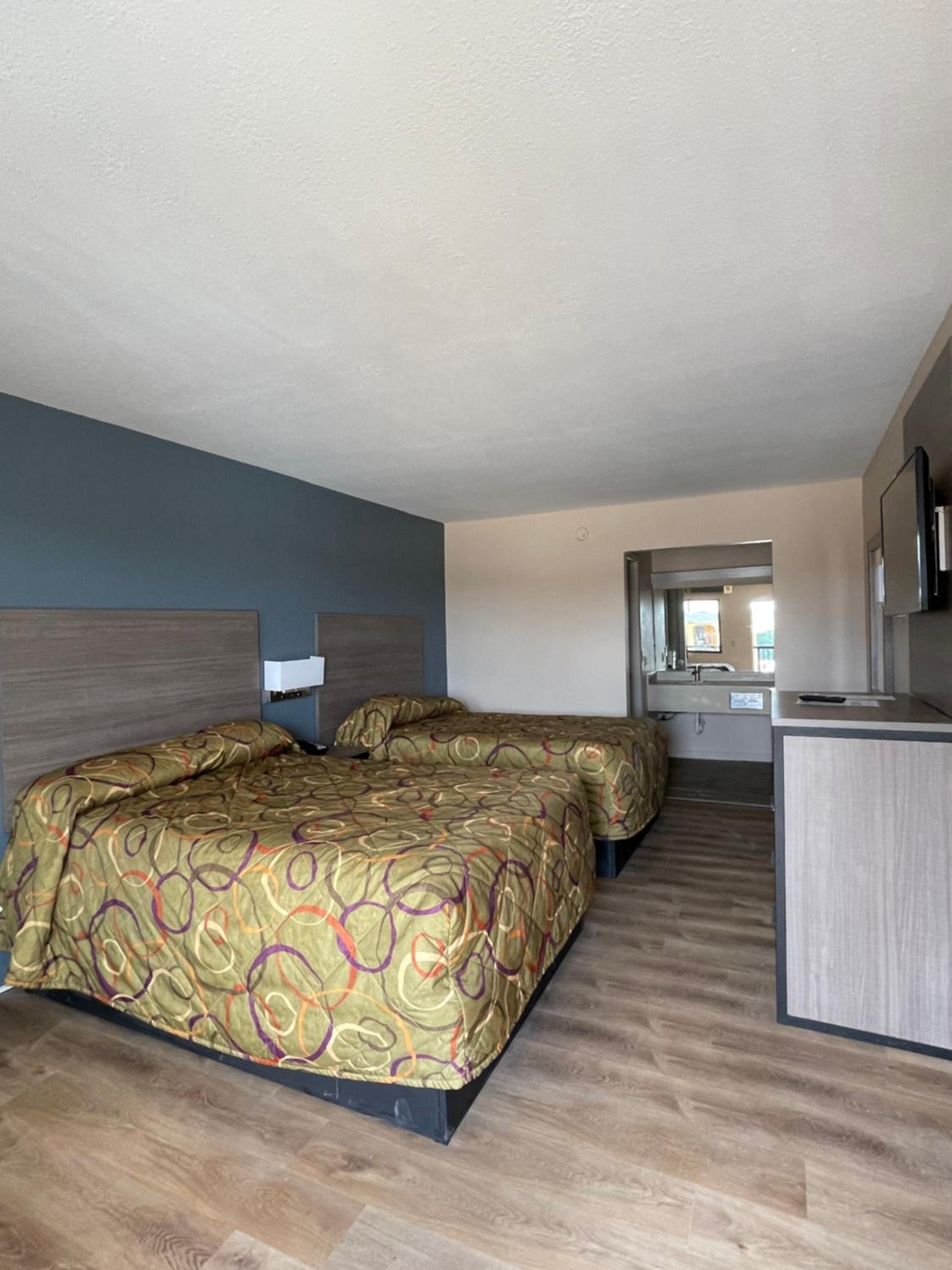 GARDEN INN & SUITES HOGANSVILLE 4/29