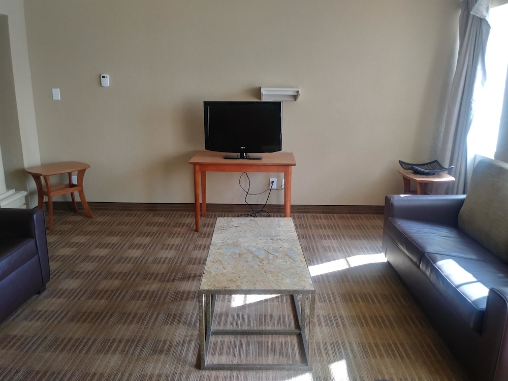 Studio 6 Suites Jacksonville Deerwood Park FL 48/71