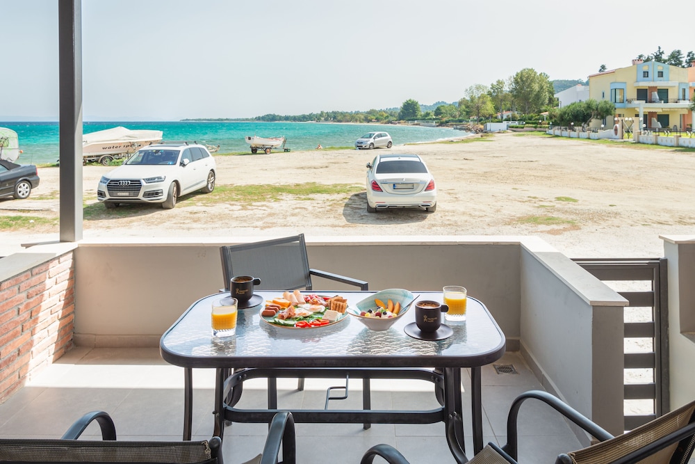 Flegra Beach Boutique Apartments 27/48