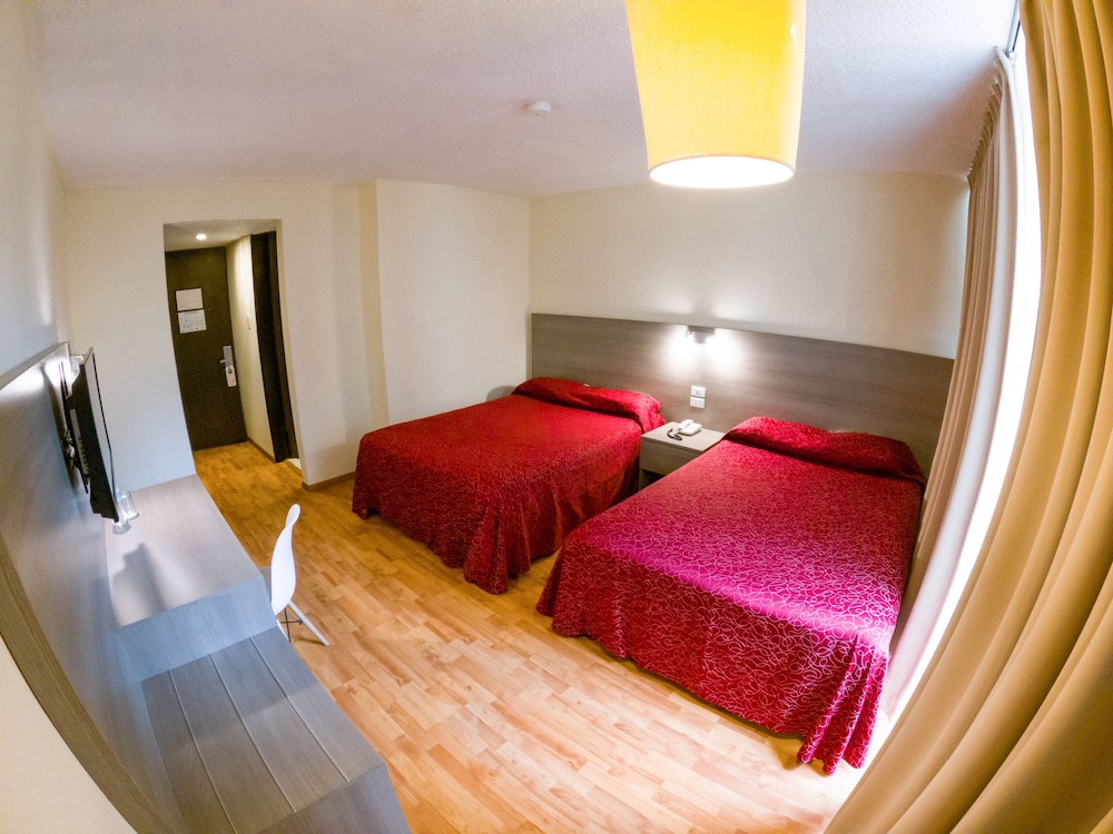 Hotel Del Angel 43/57