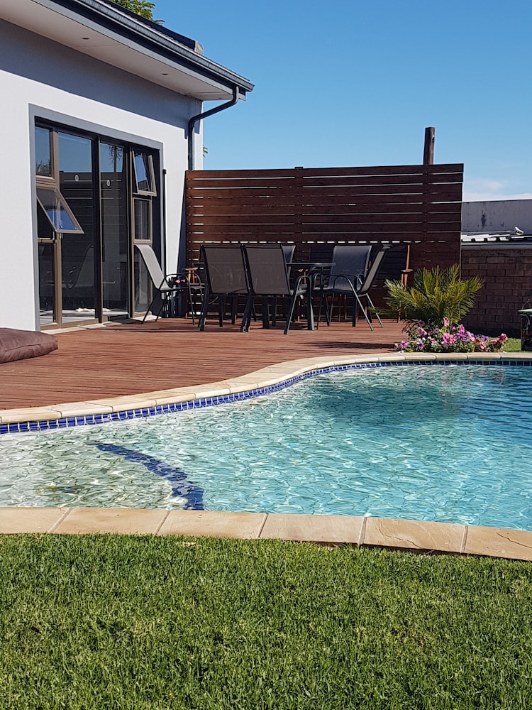 Riverview Guesthouse 62/67