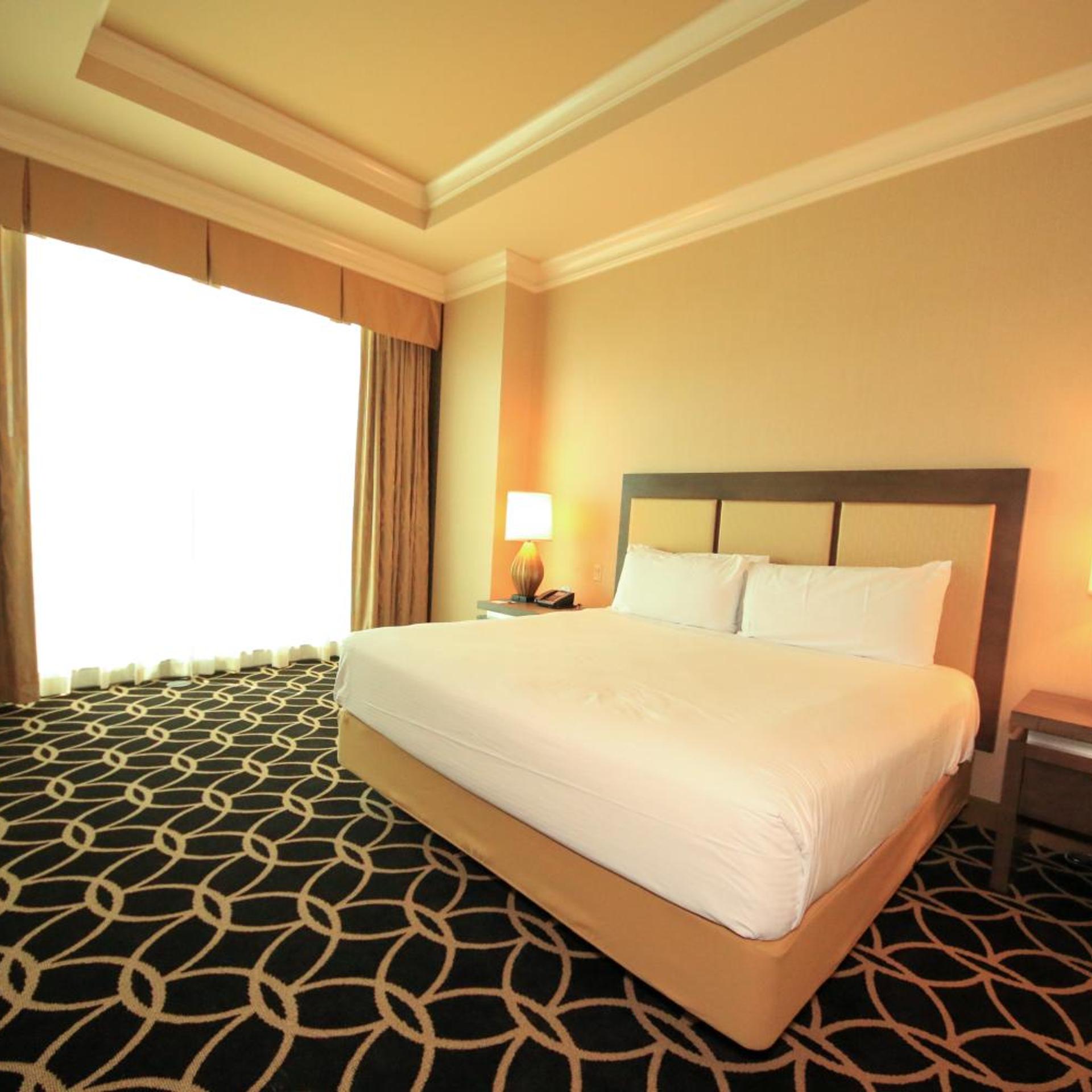 Suite, King Bed, Hot Tub