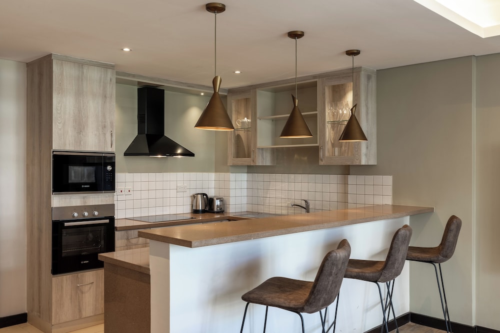 Trademark Suites at Enaki Town 44/60