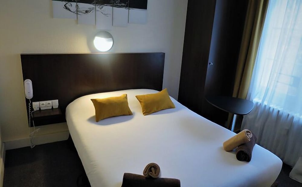 De La Paix Hotel 9/36
