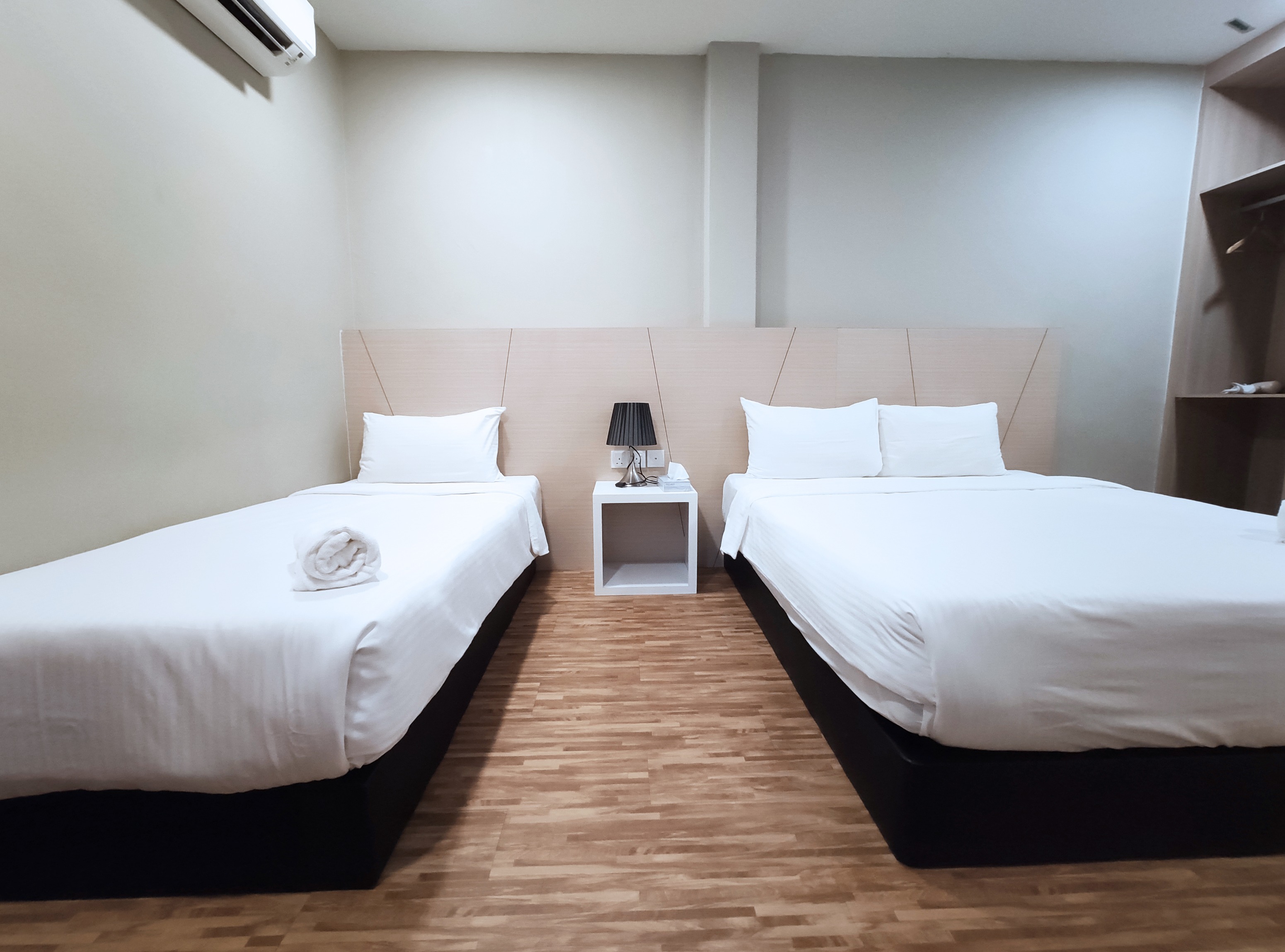 غرفة جونيور بسرير كوين وسرير فردي، Princess Hotel Pontian 4/4