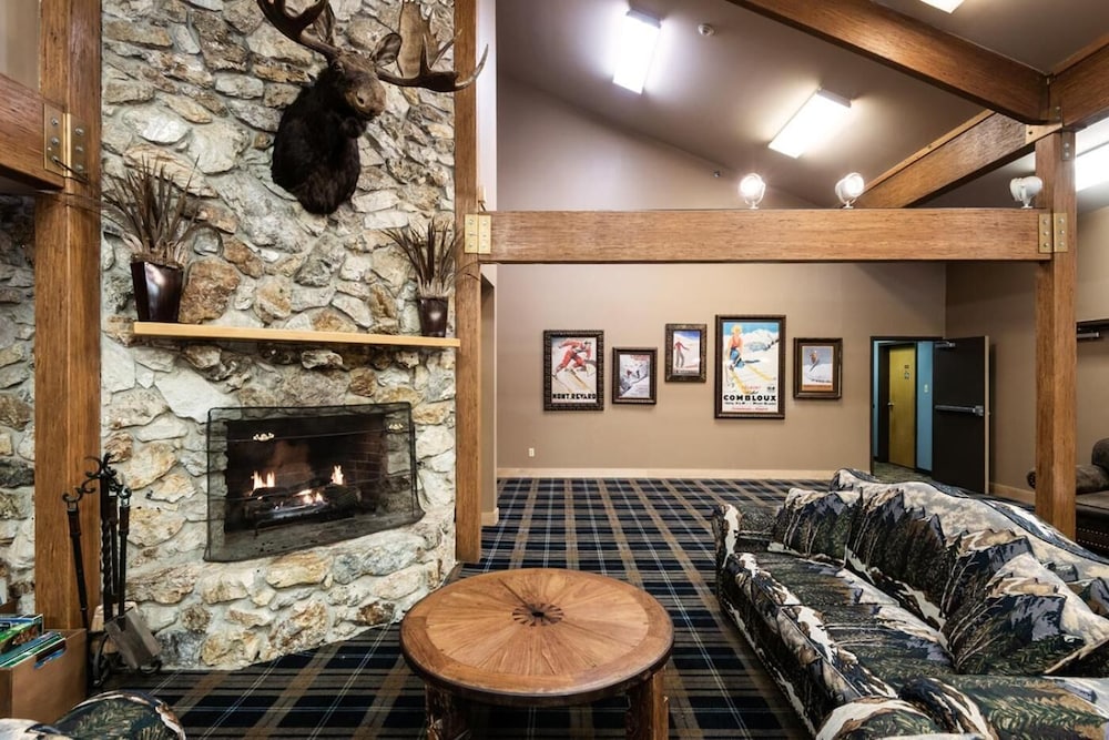 Snow Cap Inn 18/21