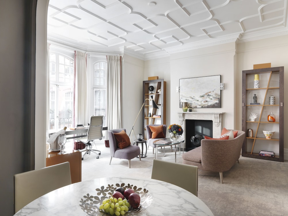 The Athenaeum Hotel & Residences 46/66
