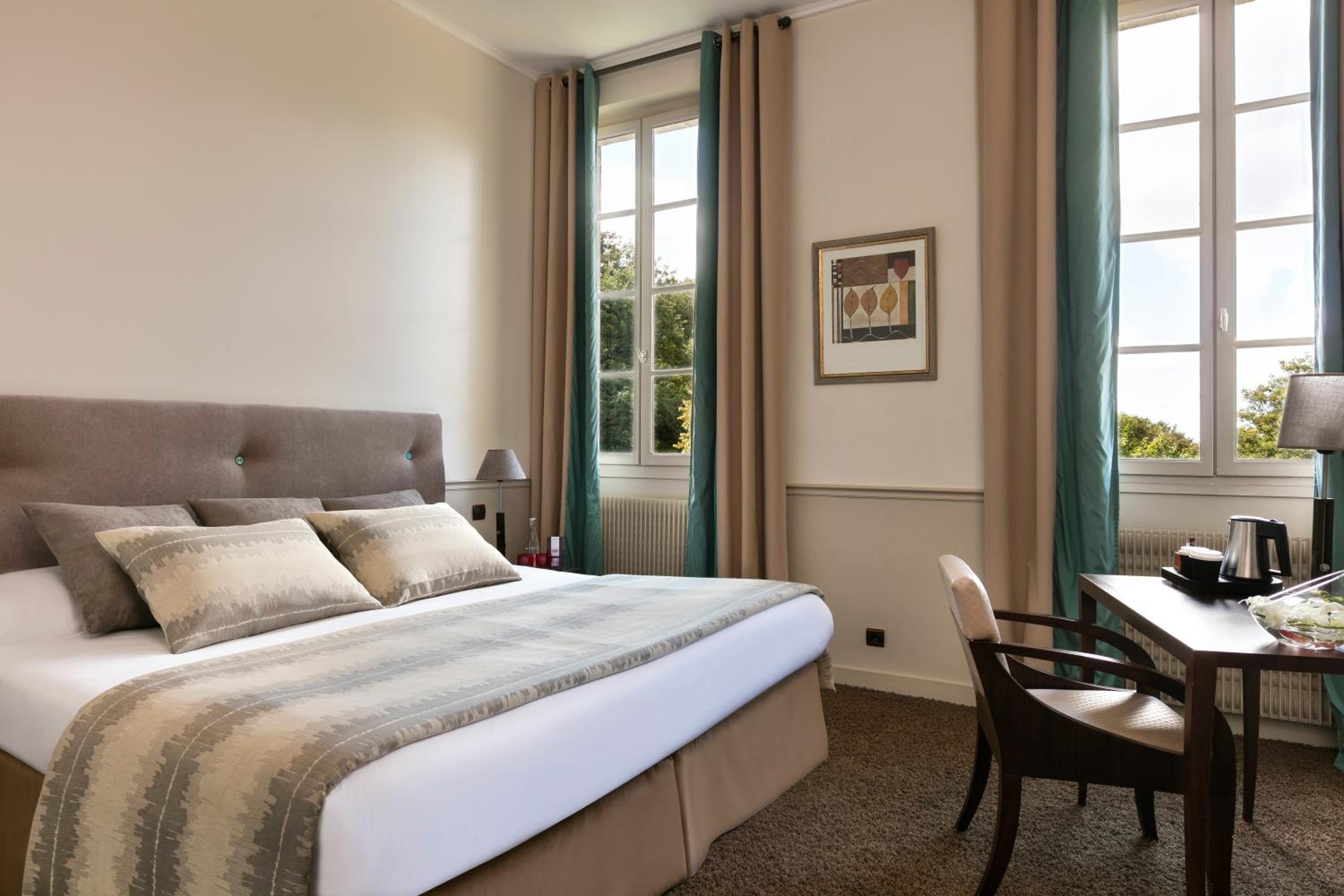 Castle, Standard, Double or Twin Bed