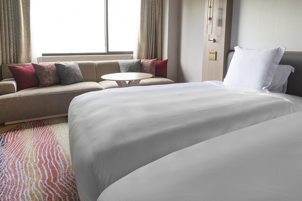 Classic, 2 Double Beds, Slope View