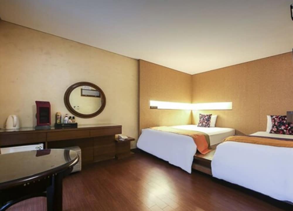 Hotel Diamant 8/20