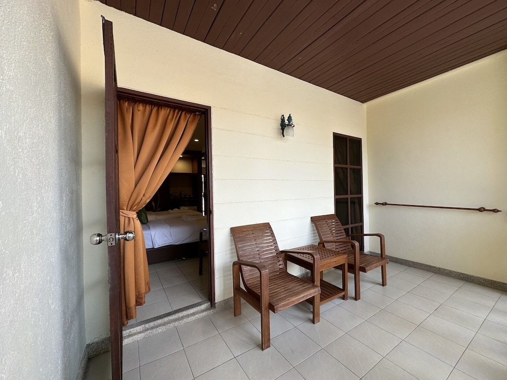 Phuket Leelavadee Hua Ting Resort 19/50