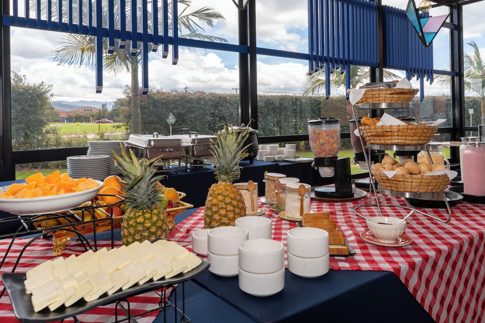 Pop Art Hotel Y Centro De Convenciones 54/70
