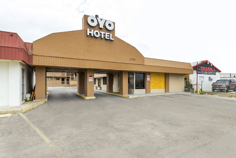 Oyo Hotel San Antonio Lackland AFB/Seaworld Hwy 90 W 44/52