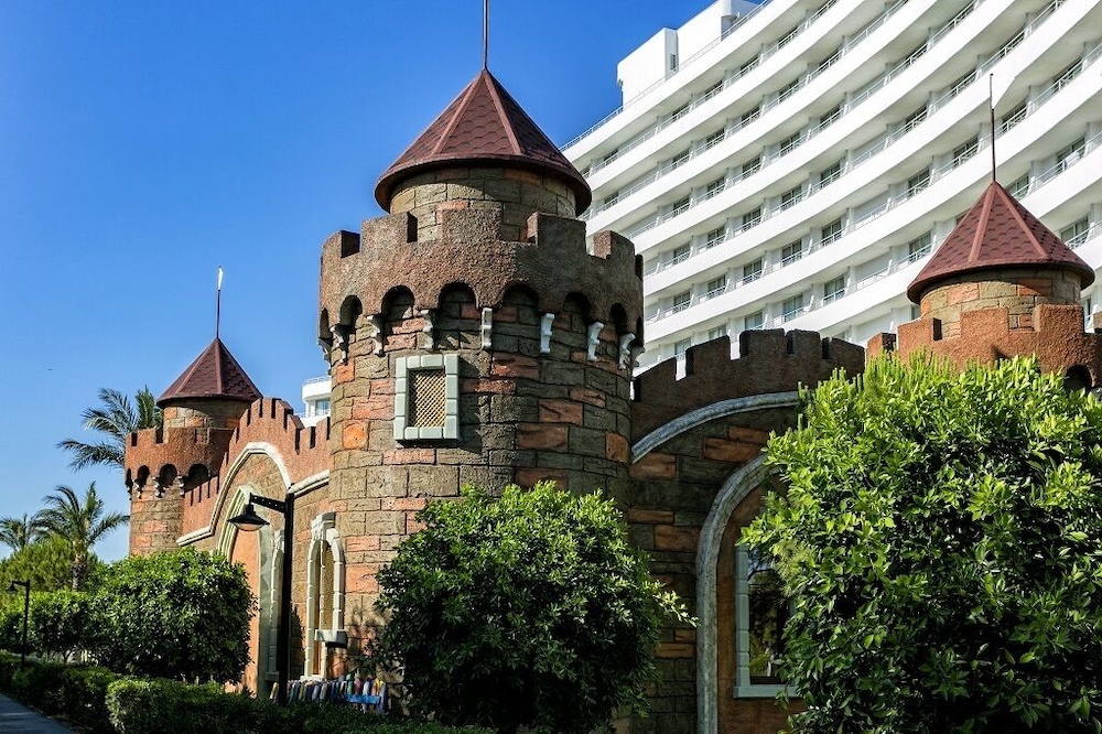 Miracle Resort Hotel 70/72