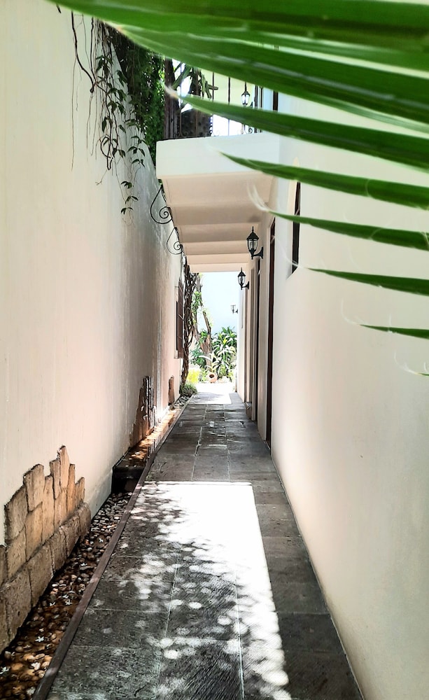 Hotel Boutique Casa los Cantaros 42/50