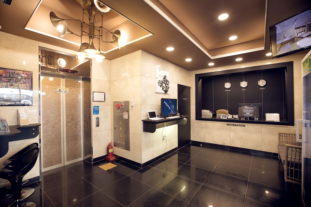 Hotel 109 6/73