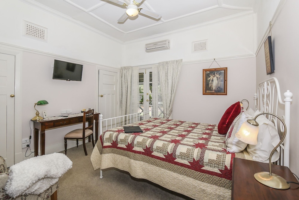 Rosebridge House Bed & Breakfast 25/50