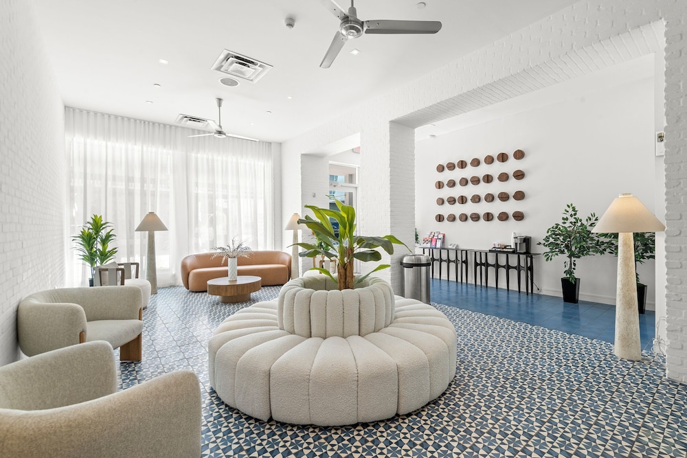 Global Luxury Suites At The Apex Miami 40/50