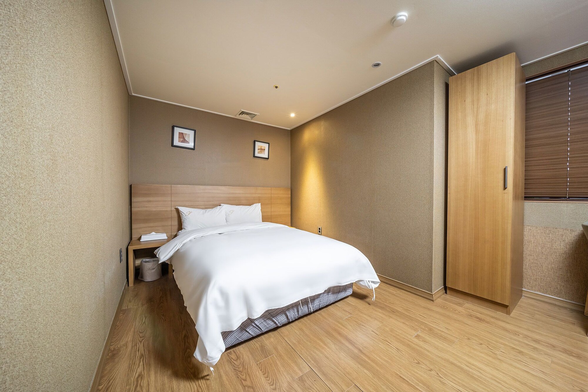 STANDARD, DOUBLE BED