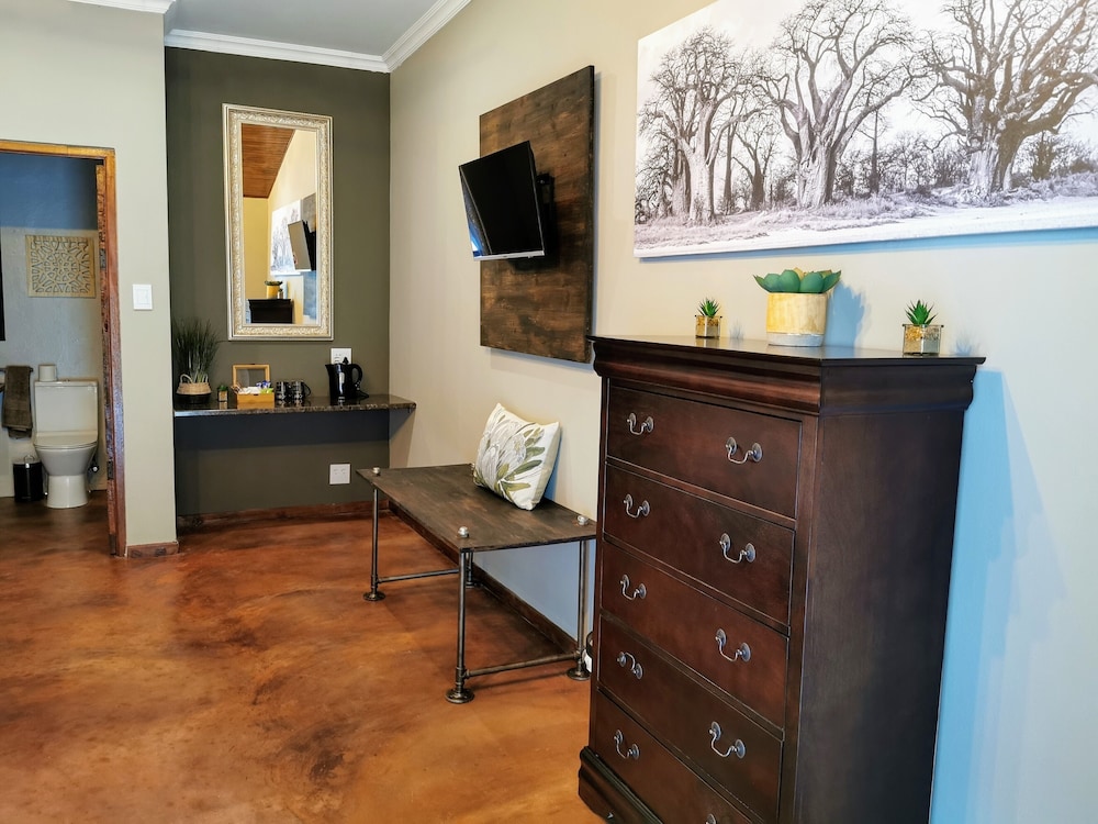 Aerotropolis Guest Lodge 3/50