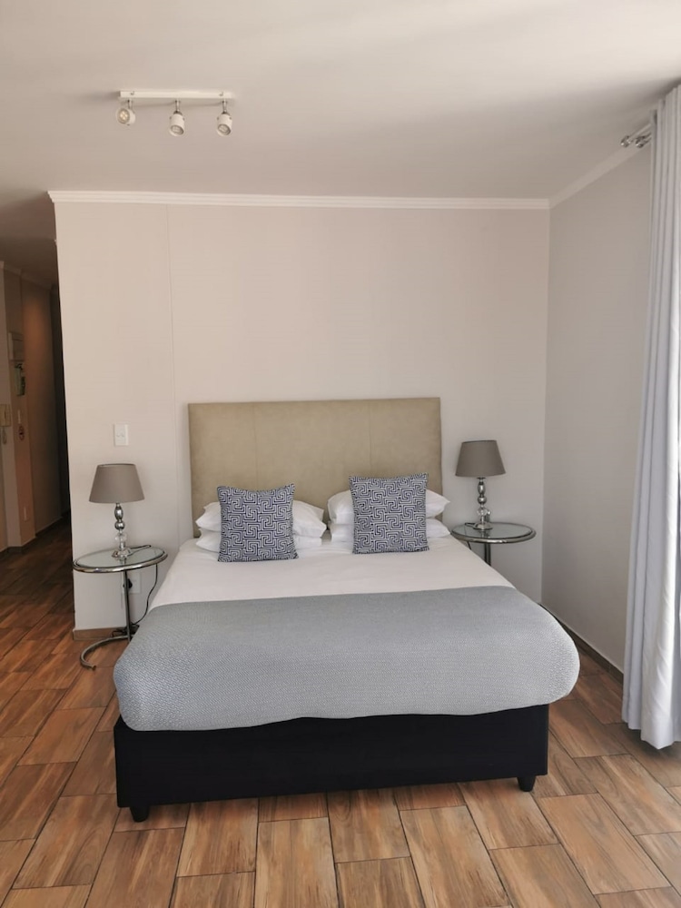 Midtown Rentals At The Four Seasons 10/38
