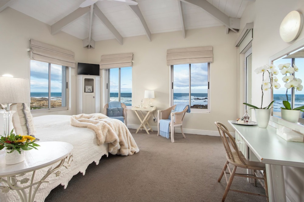 138 Marine Beachfront Guesthouse 30/50