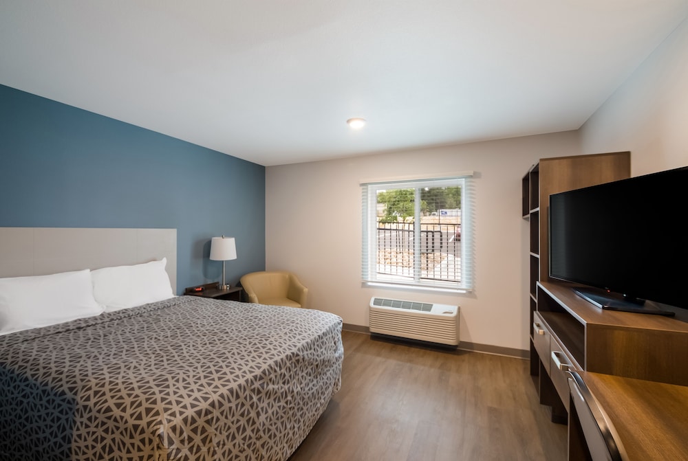 ROOM, QUEEN BED, ACCESSIBLE