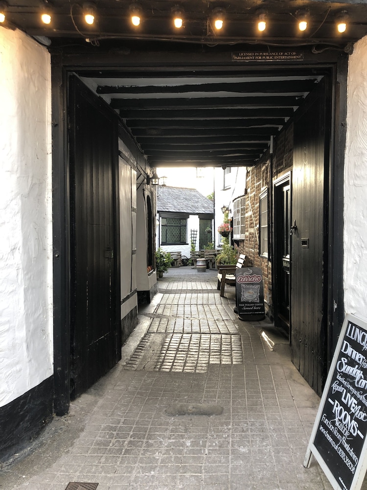 The Tree Inn 39/50
