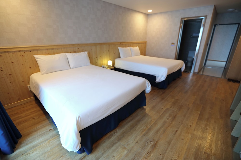 Hotel 52 20/57