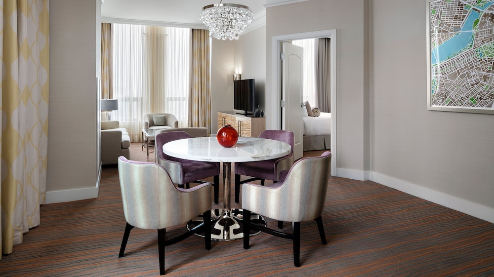 Hotel AKA Back Bay (ex. Loews Boston Hotel) 43/58