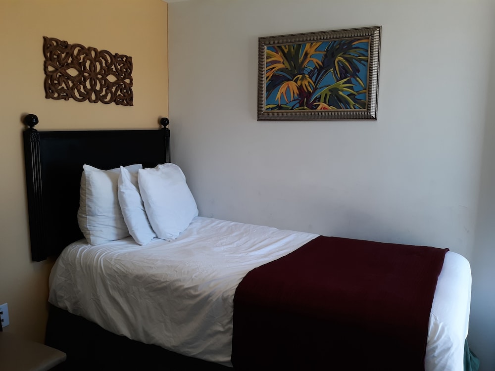 Hotel Bel-Air Orlando near Florida Mall 16/32