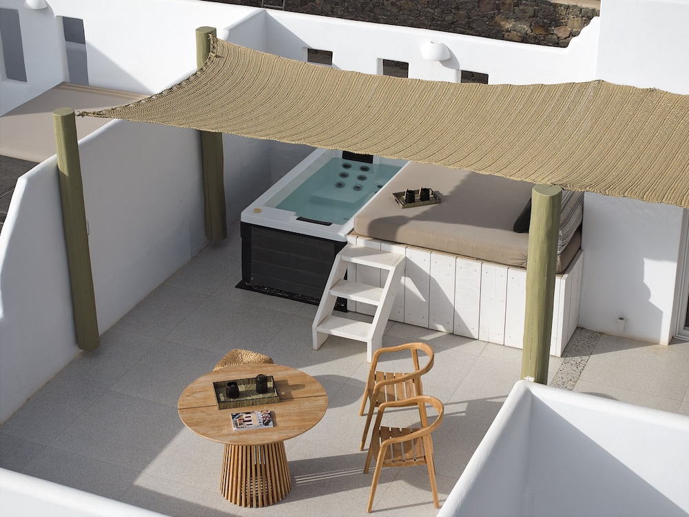 Artemis Seaside Resort 73/82
