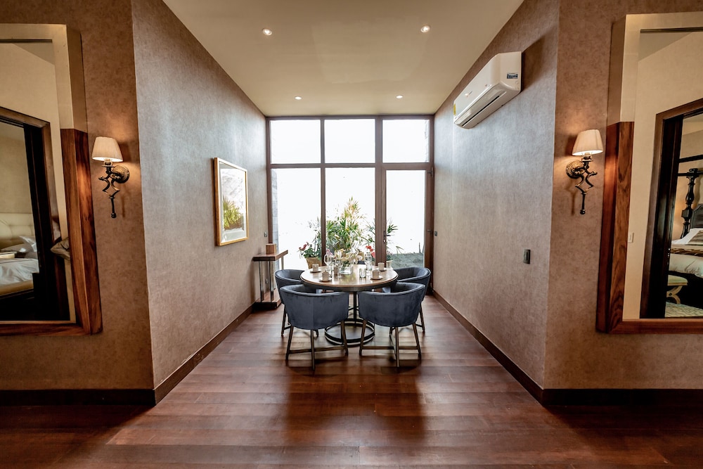 Hotel Tres Raices 33/55